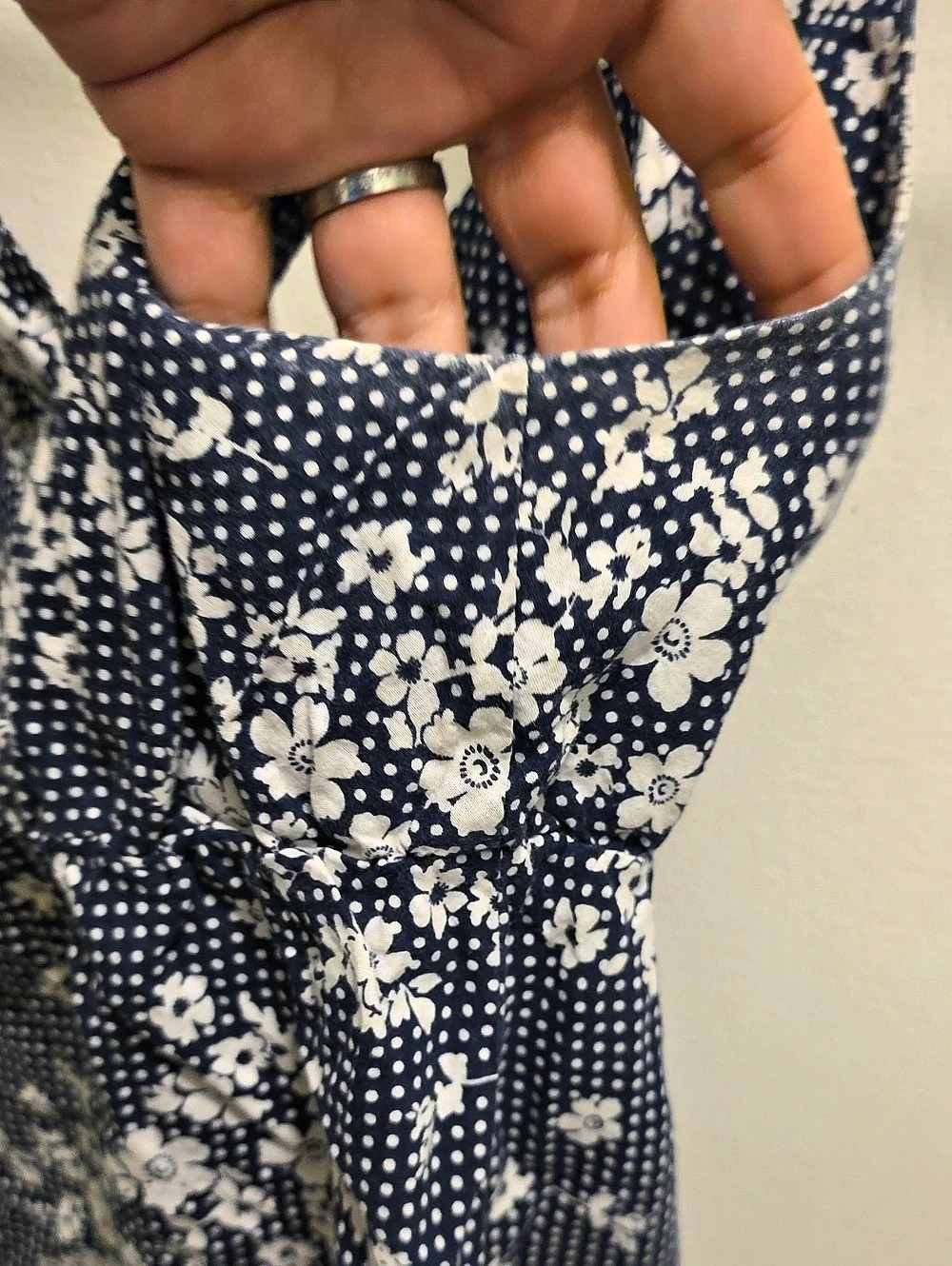 Old Navy Floral V-Neck Tank Top in Blue & White - Picture 3 of 3